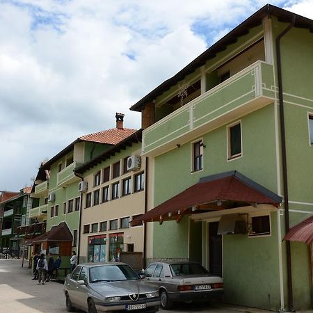 Mm Narcis Bed & Breakfast Власина Рид Екстериор снимка