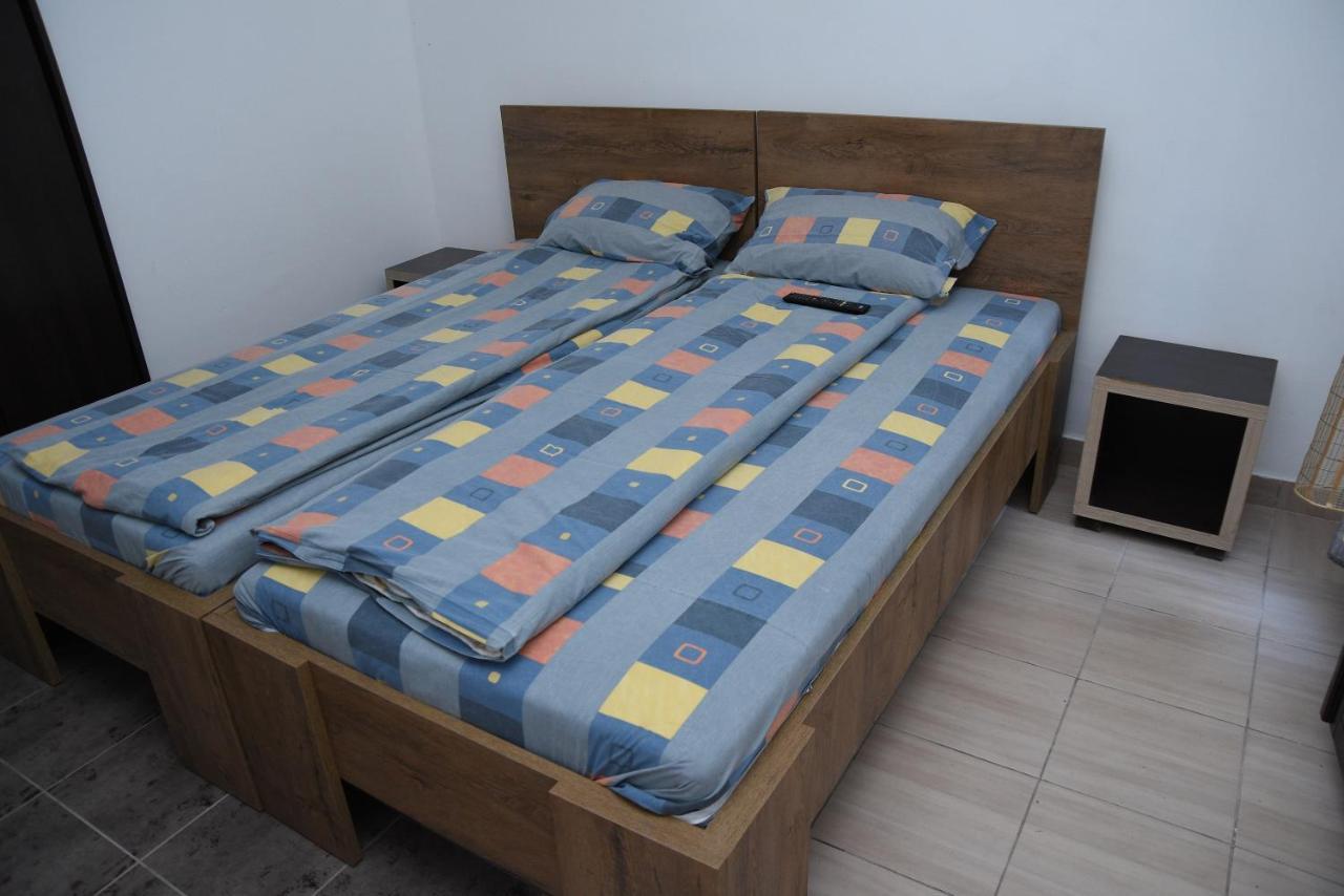 Mm Narcis Bed & Breakfast Власина Рид Екстериор снимка