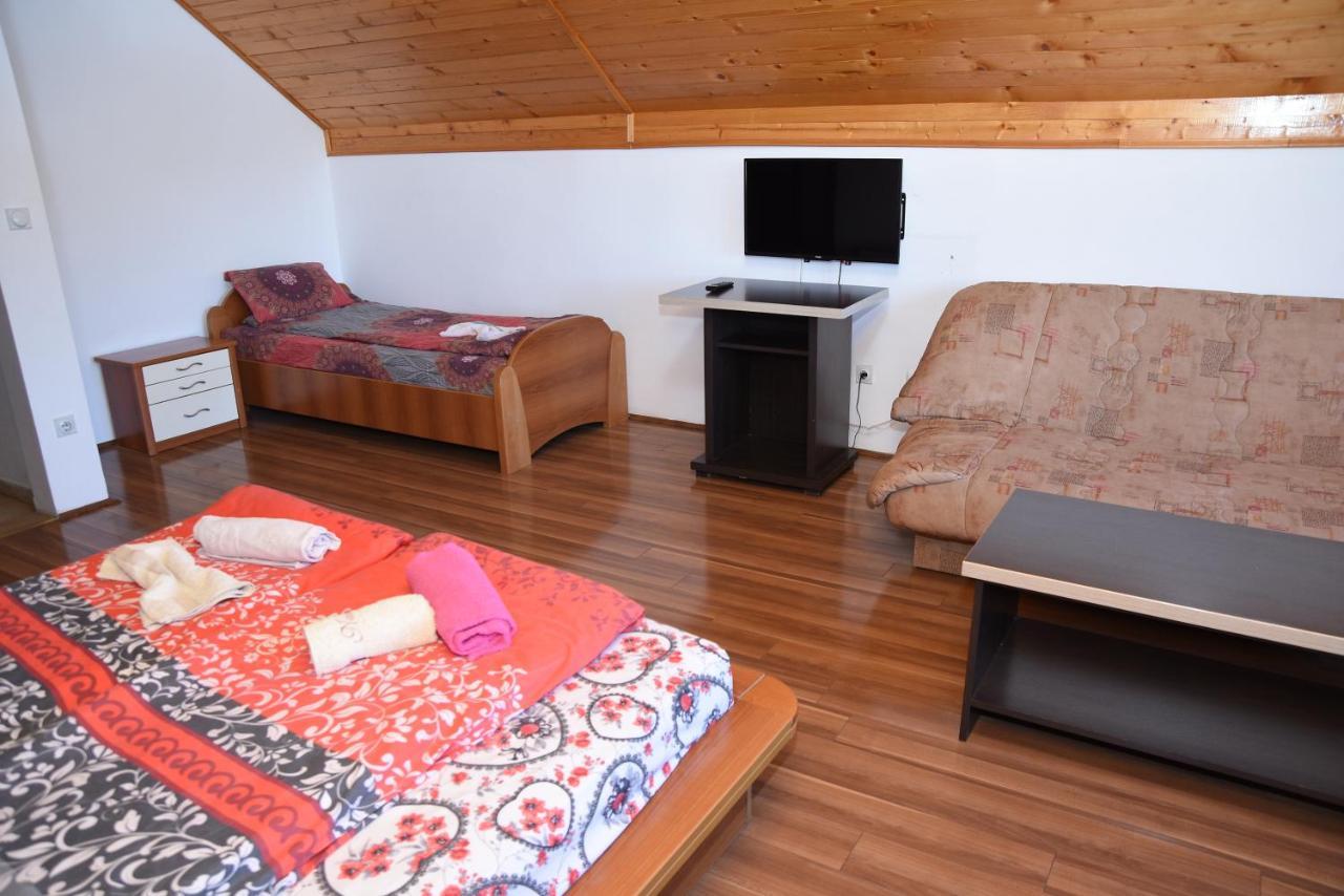 Mm Narcis Bed & Breakfast Власина Рид Екстериор снимка