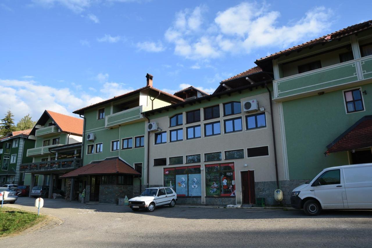 Mm Narcis Bed & Breakfast Власина Рид Екстериор снимка