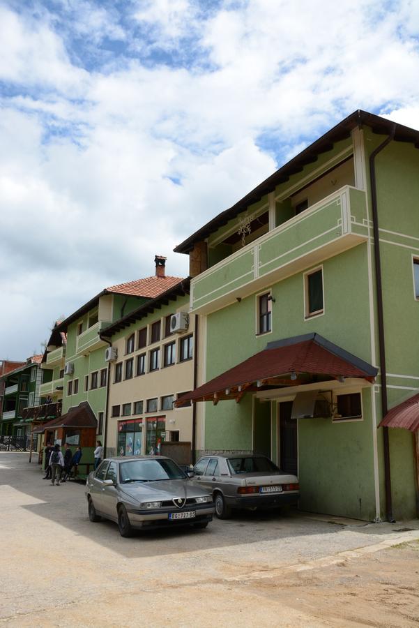 Mm Narcis Bed & Breakfast Власина Рид Екстериор снимка