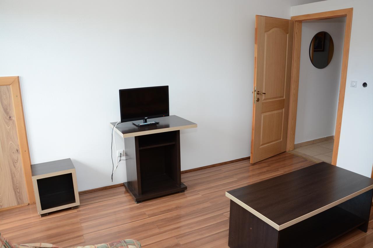 Mm Narcis Bed & Breakfast Власина Рид Екстериор снимка