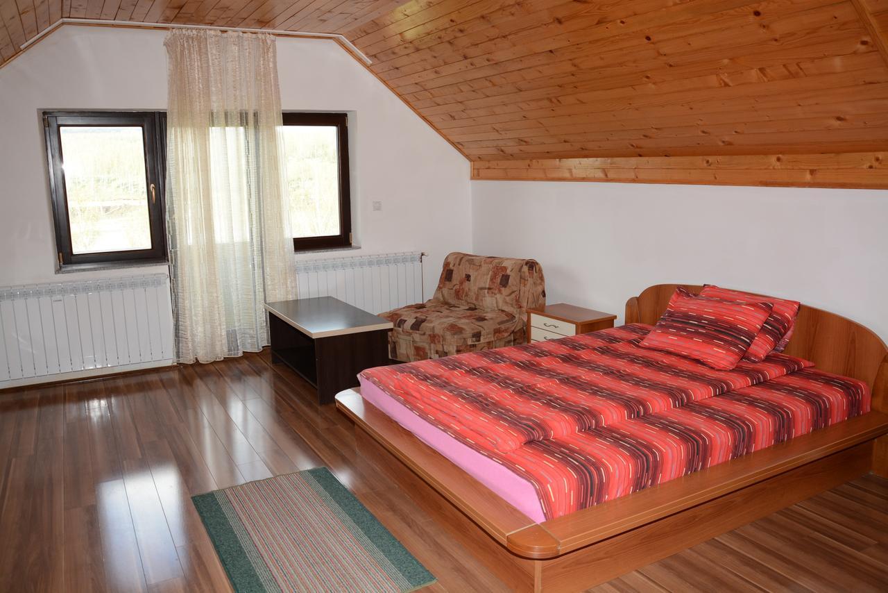 Mm Narcis Bed & Breakfast Власина Рид Екстериор снимка