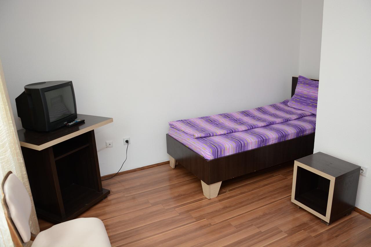 Mm Narcis Bed & Breakfast Власина Рид Екстериор снимка