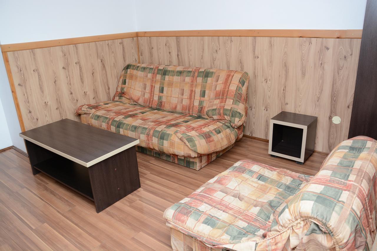 Mm Narcis Bed & Breakfast Власина Рид Екстериор снимка