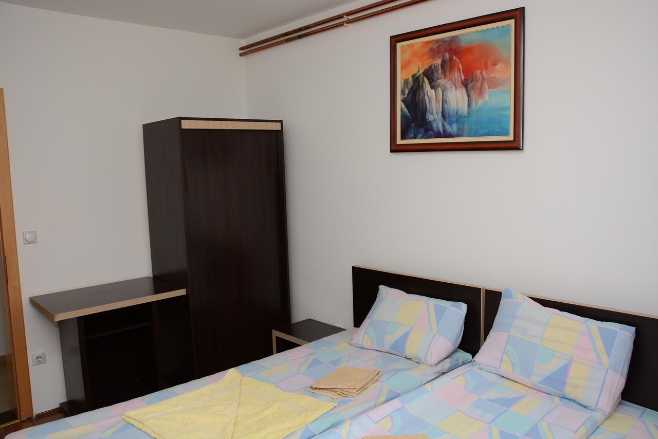Mm Narcis Bed & Breakfast Власина Рид Екстериор снимка