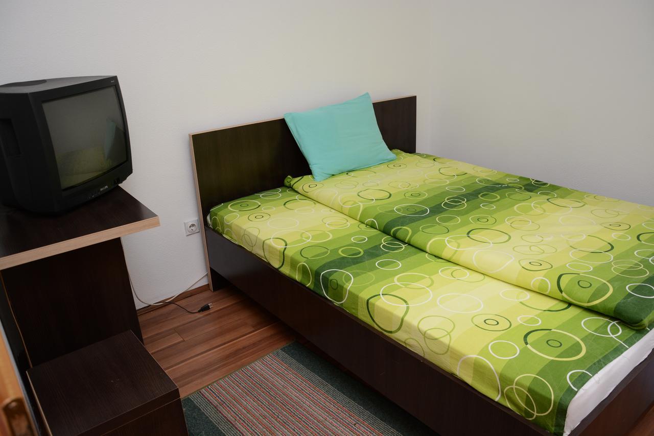 Mm Narcis Bed & Breakfast Власина Рид Екстериор снимка