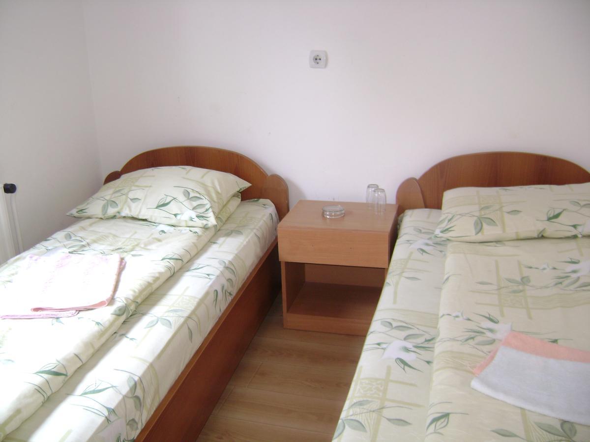 Mm Narcis Bed & Breakfast Власина Рид Екстериор снимка