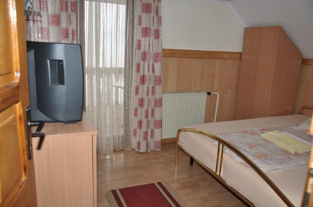 Mm Narcis Bed & Breakfast Власина Рид Екстериор снимка
