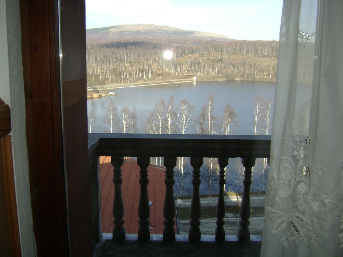 Mm Narcis Bed & Breakfast Власина Рид Екстериор снимка
