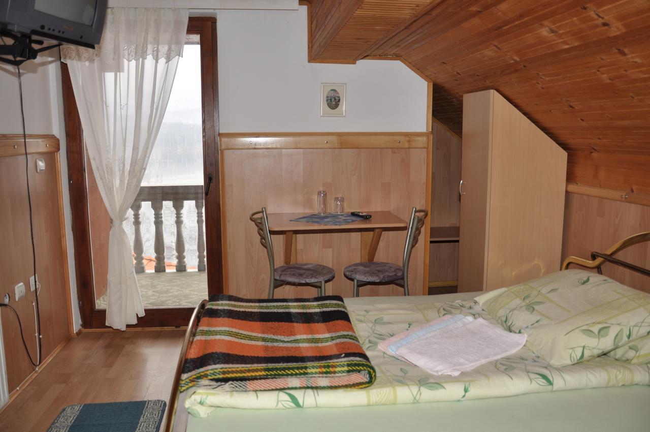 Mm Narcis Bed & Breakfast Власина Рид Екстериор снимка