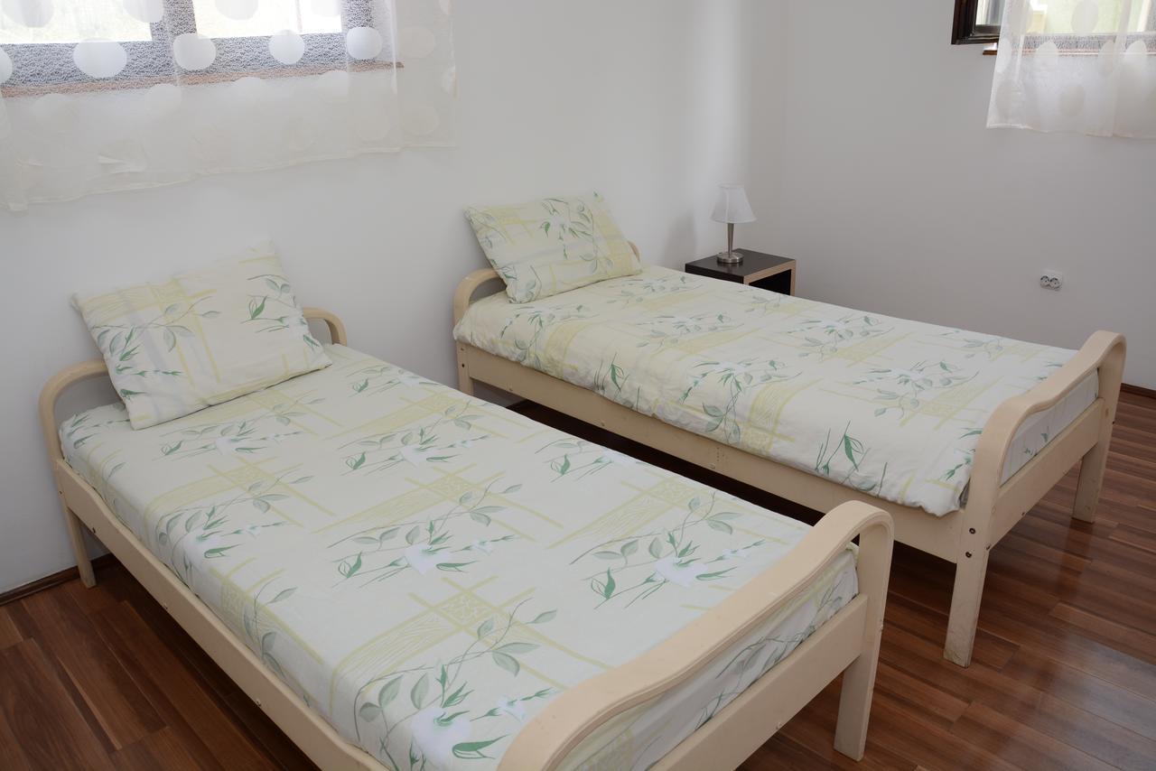Mm Narcis Bed & Breakfast Власина Рид Екстериор снимка