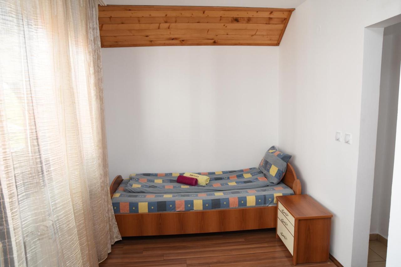 Mm Narcis Bed & Breakfast Власина Рид Екстериор снимка