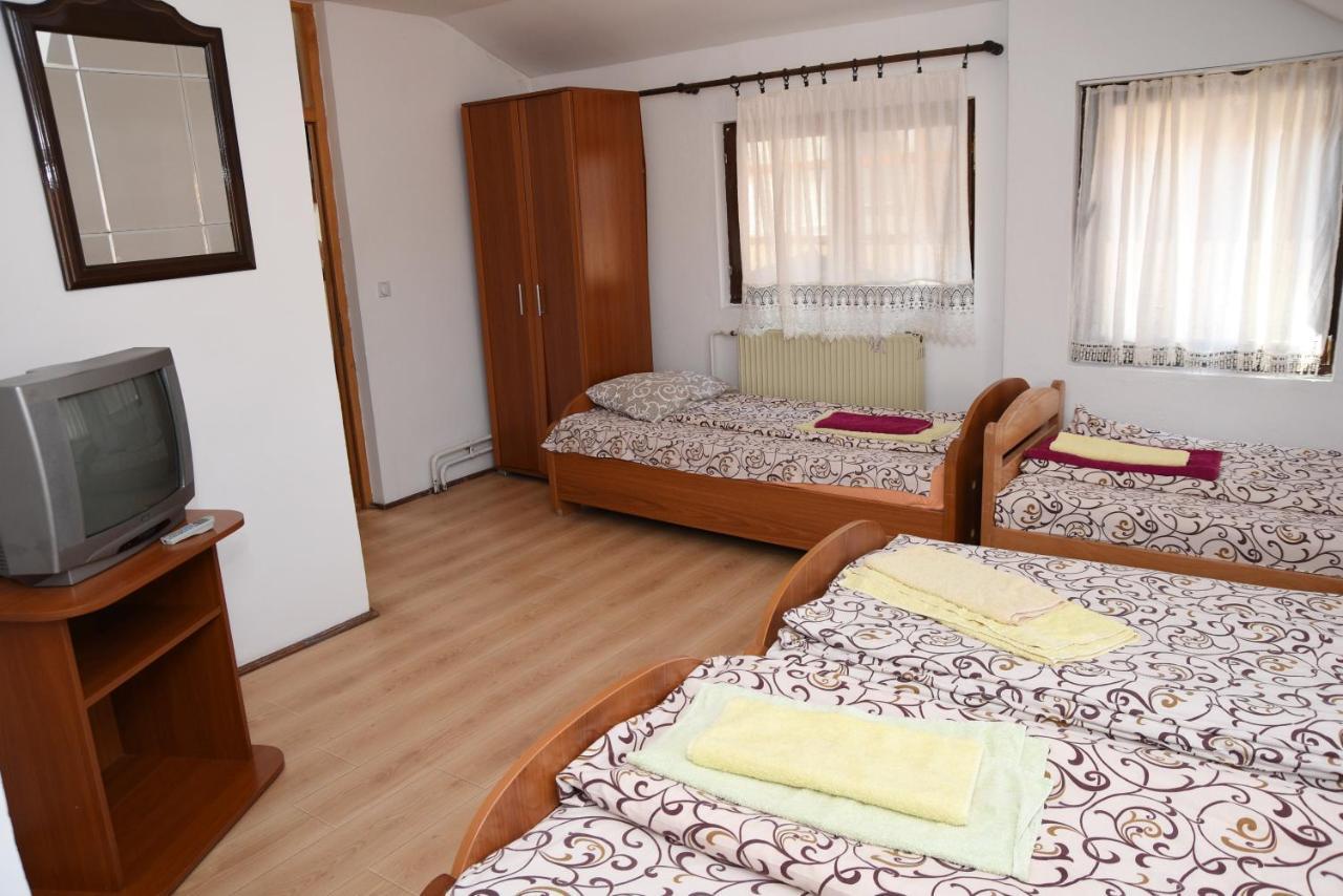 Mm Narcis Bed & Breakfast Власина Рид Екстериор снимка