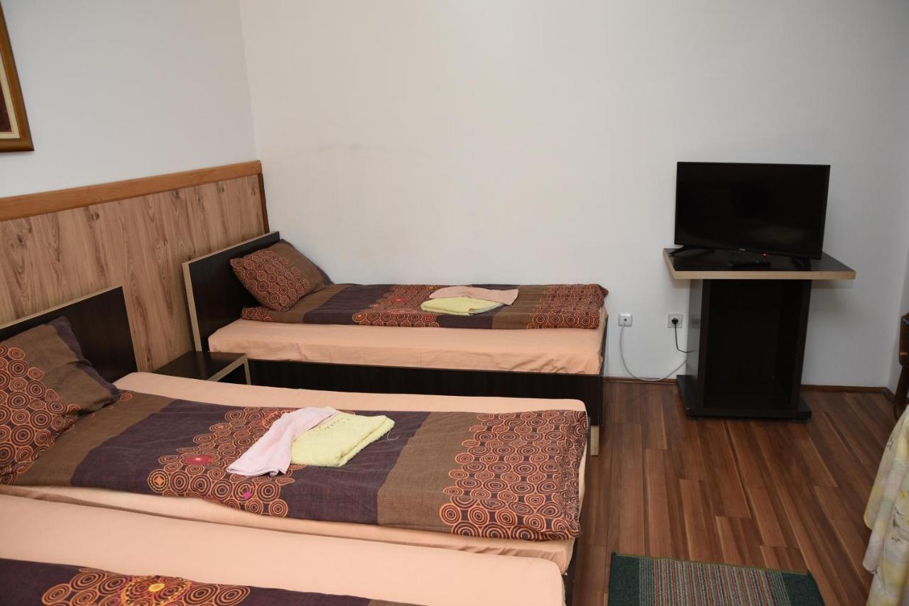 Mm Narcis Bed & Breakfast Власина Рид Екстериор снимка