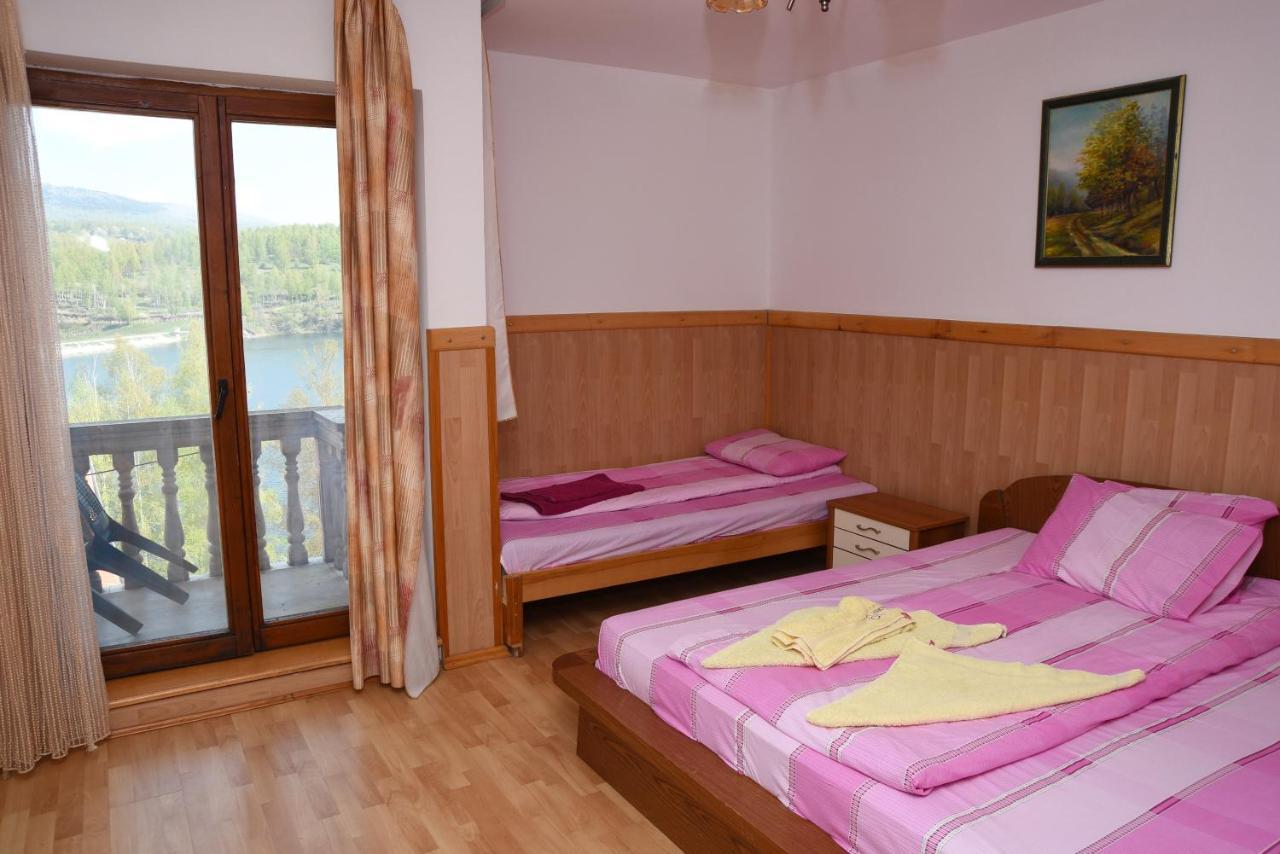 Mm Narcis Bed & Breakfast Власина Рид Екстериор снимка