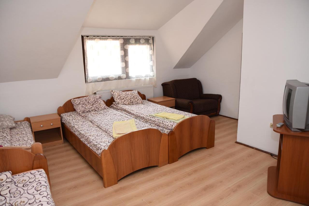Mm Narcis Bed & Breakfast Власина Рид Екстериор снимка
