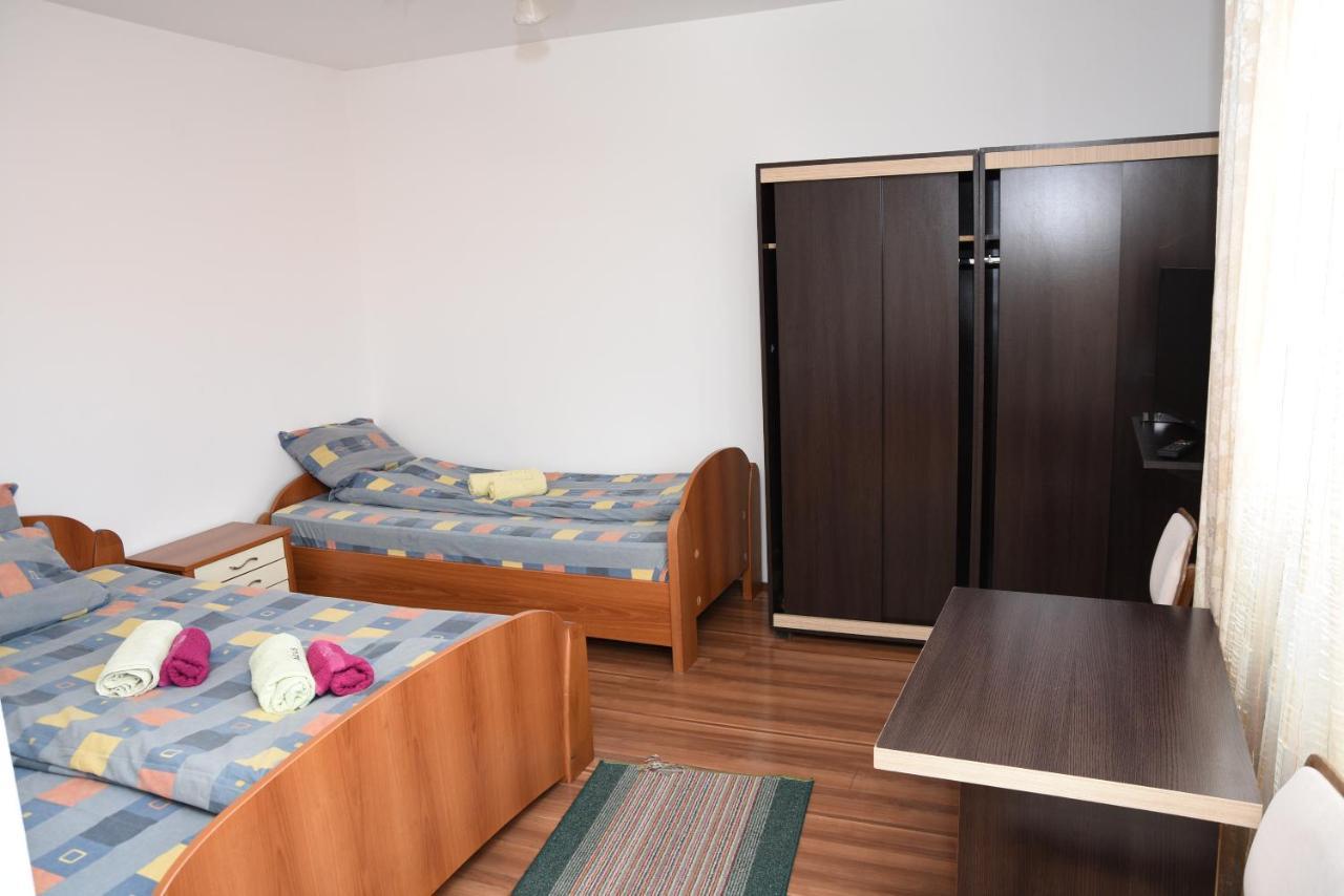 Mm Narcis Bed & Breakfast Власина Рид Екстериор снимка