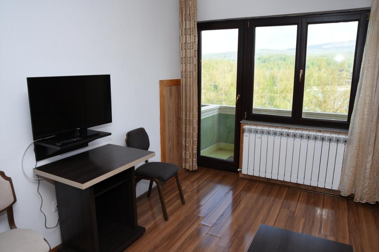 Mm Narcis Bed & Breakfast Власина Рид Екстериор снимка