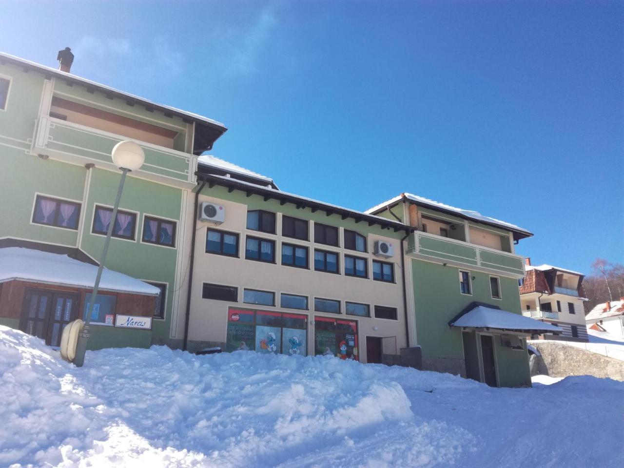 Mm Narcis Bed & Breakfast Власина Рид Екстериор снимка
